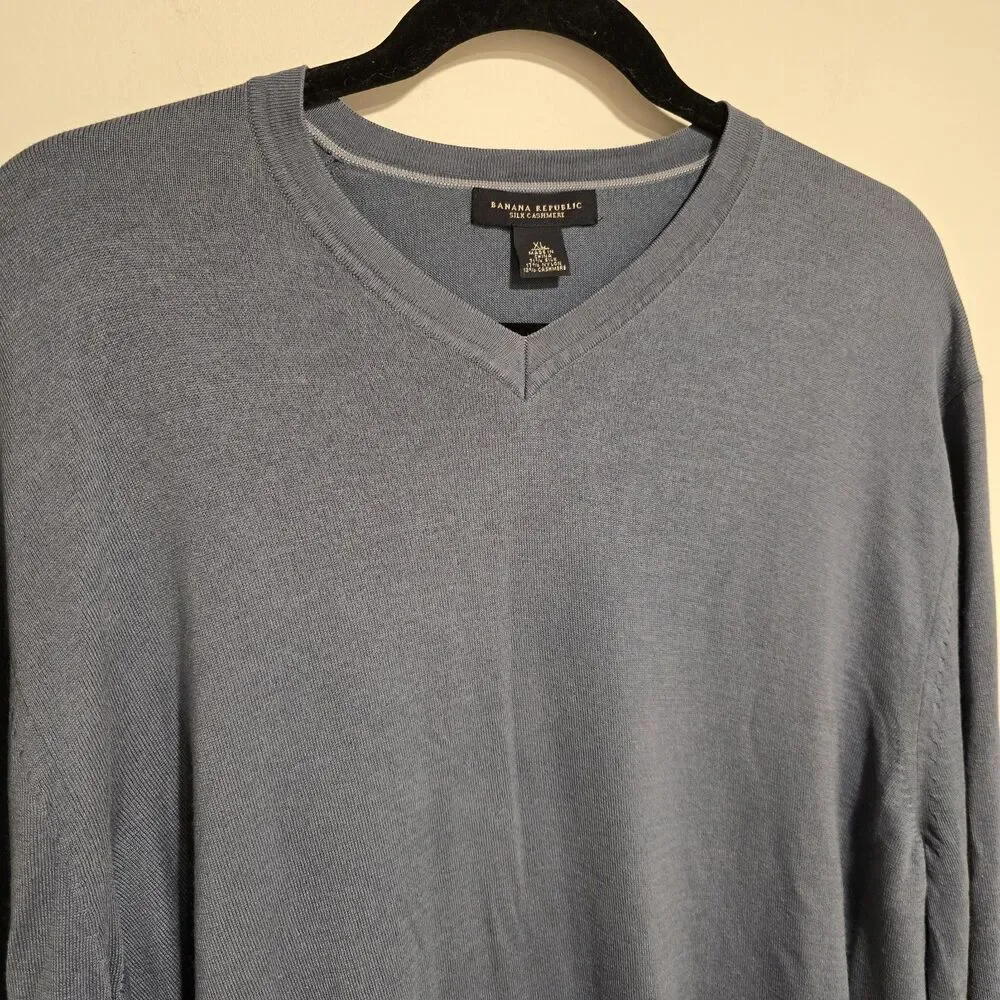 BANANA REPUBLIC Luxury Blend Silk Cashmere V-Neck Sweater Sz XL Mens Blue Light